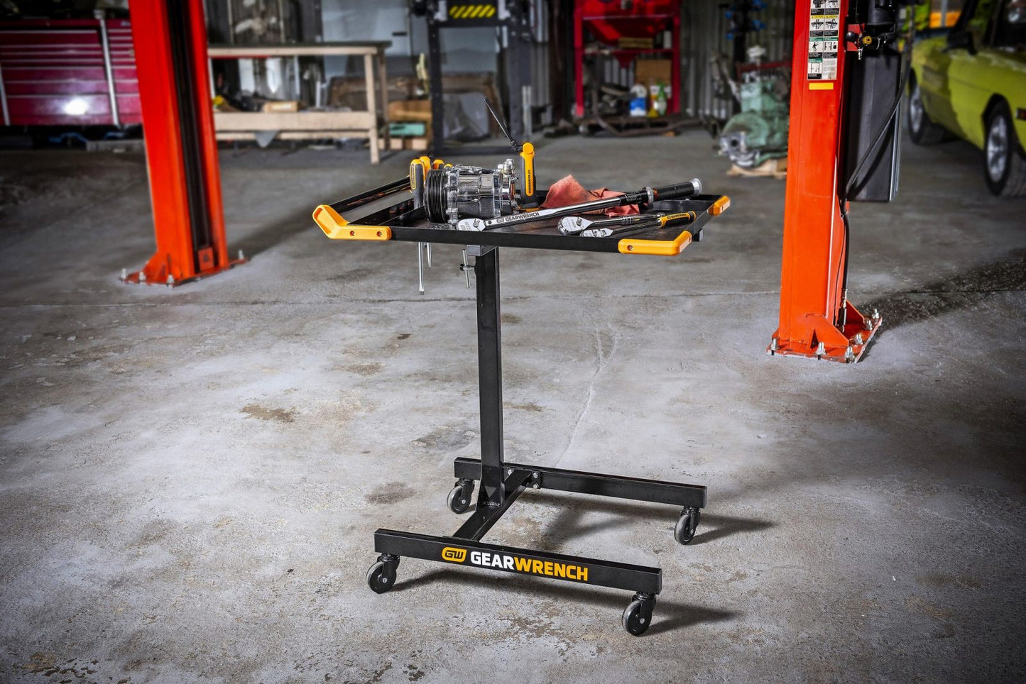 GEARWRENCH 83166 Adjustable Height Mobile Work Table 89cm (35″) to 121cm (48″)