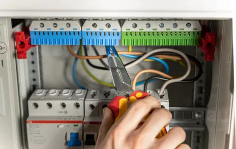 WHIA 200MM NEEDLE NOSE PLIERS, PROFESSIONAL ELECTRICIANS, STRAIGHT, VDE 1000V INSULATED