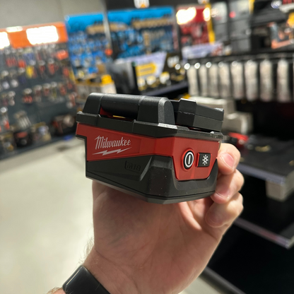 MILWAUKEE 18V Compact Battery Light w/ USB Charging M18CBL0